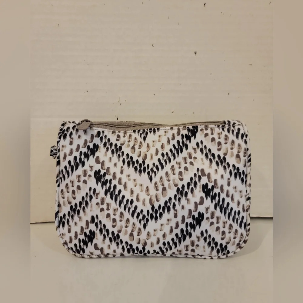 NEW - THIRTY-ONE COSMETIC BAG
